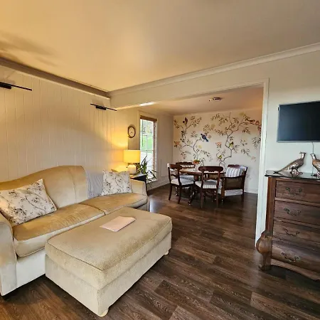 Blue Bell Cottage. Serene Luxury Farmstead Lower Moutere Exterior photo