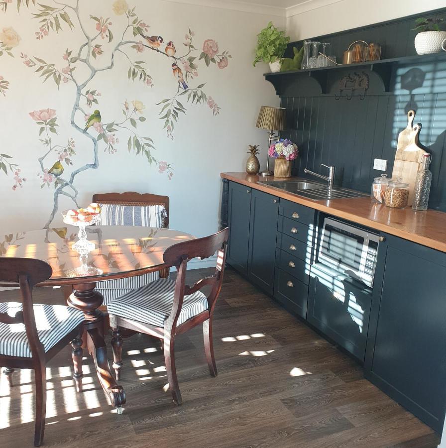 Blue Bell Cottage. Serene Luxury Farmstead Holiday home Lower Moutere